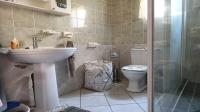 Bathroom 2 of property in Pretoria Gardens