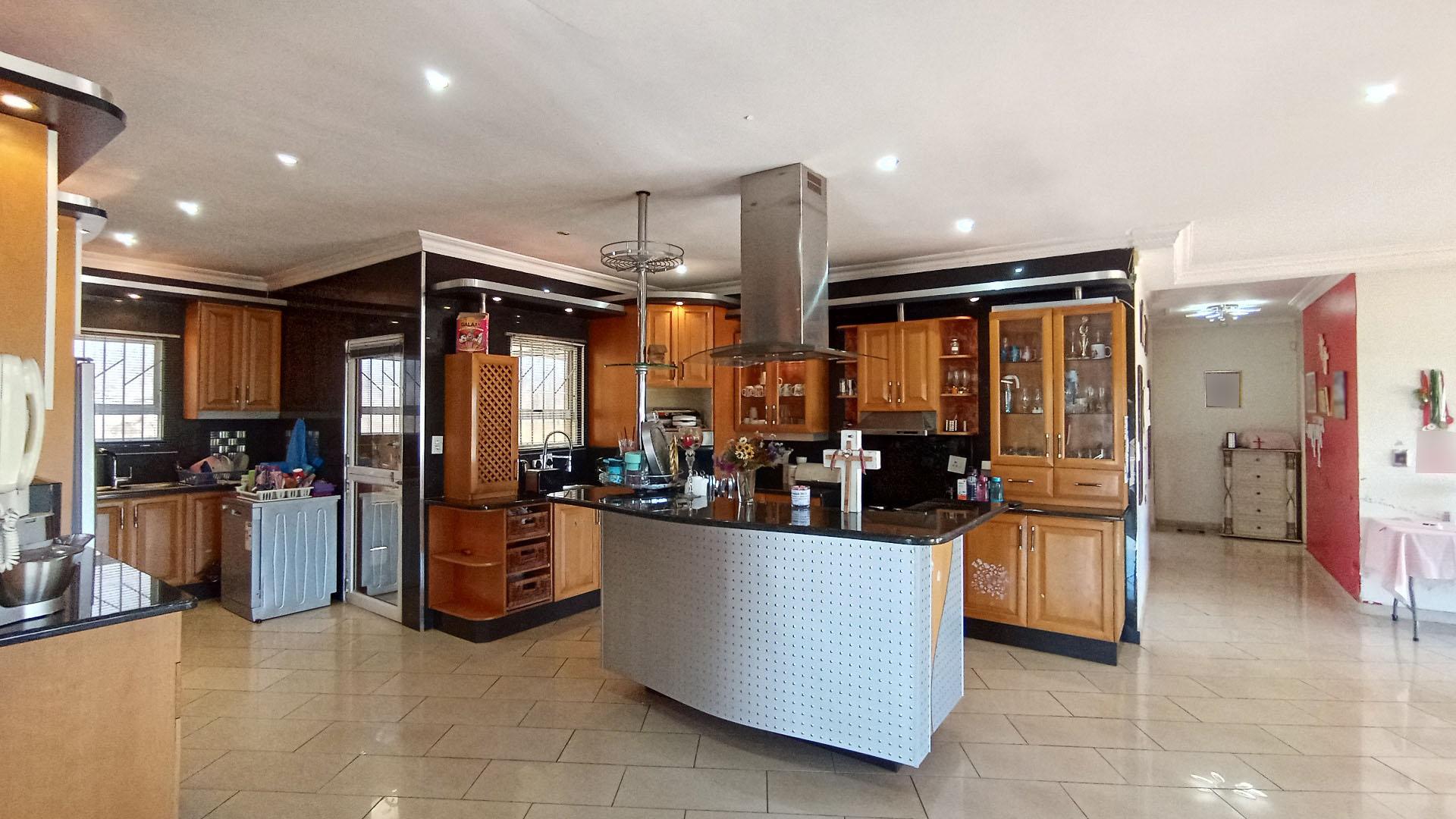 Kitchen - 29 square meters of property in Umhlanga Rocks