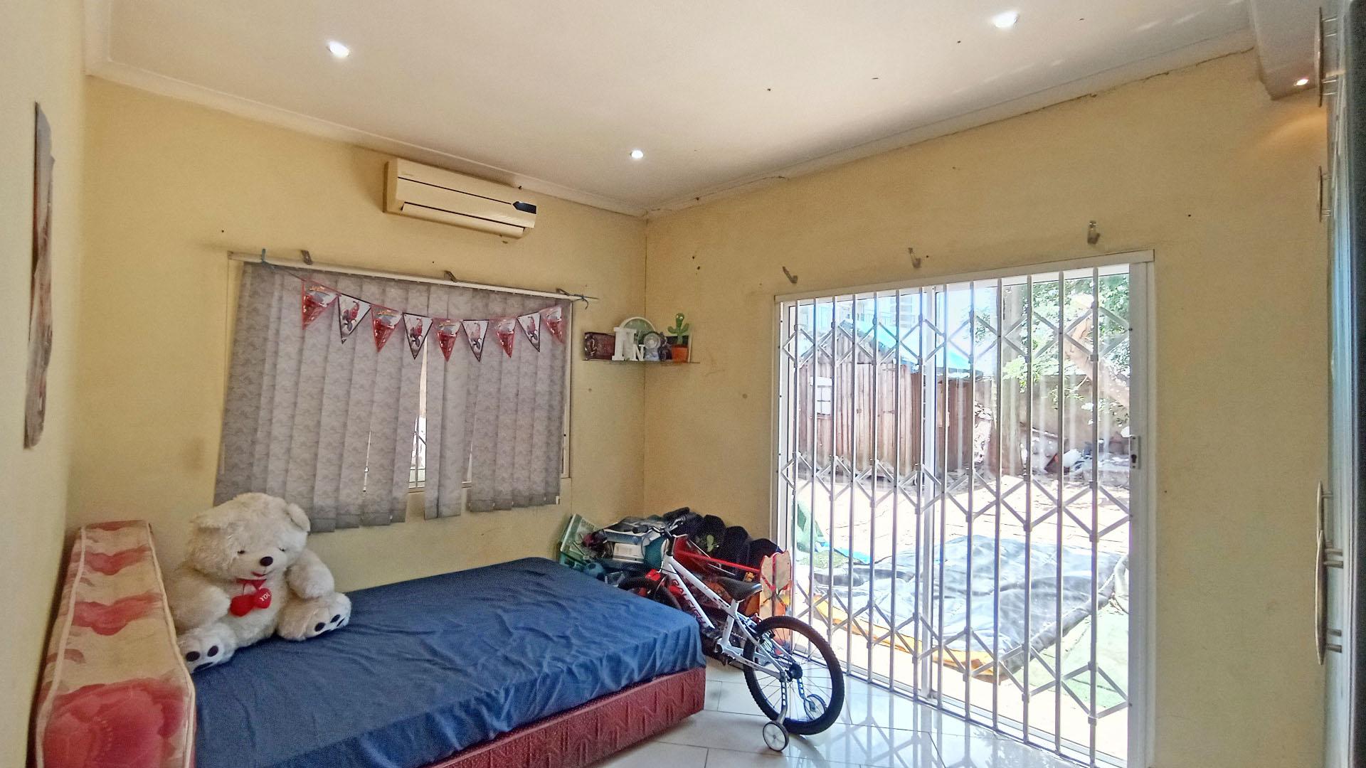 Bed Room 2 - 14 square meters of property in Umhlanga Rocks