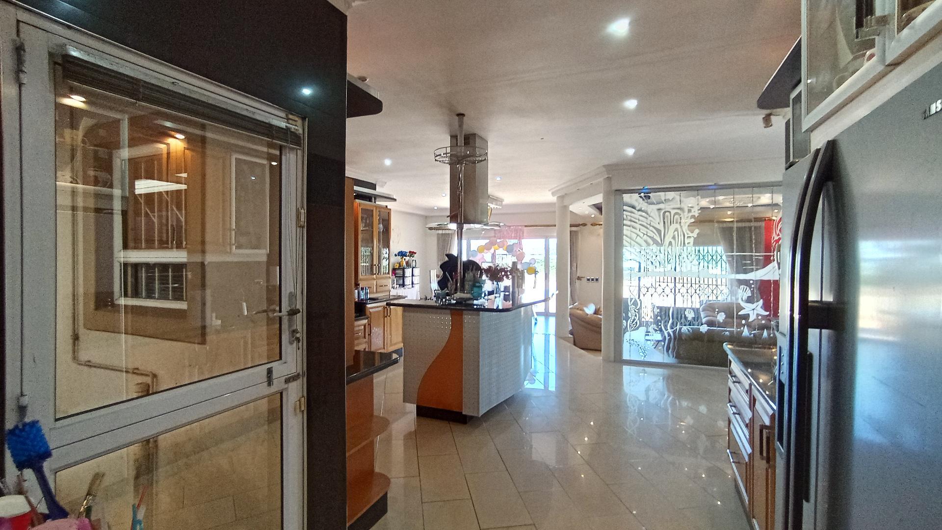 Kitchen - 29 square meters of property in Umhlanga Rocks