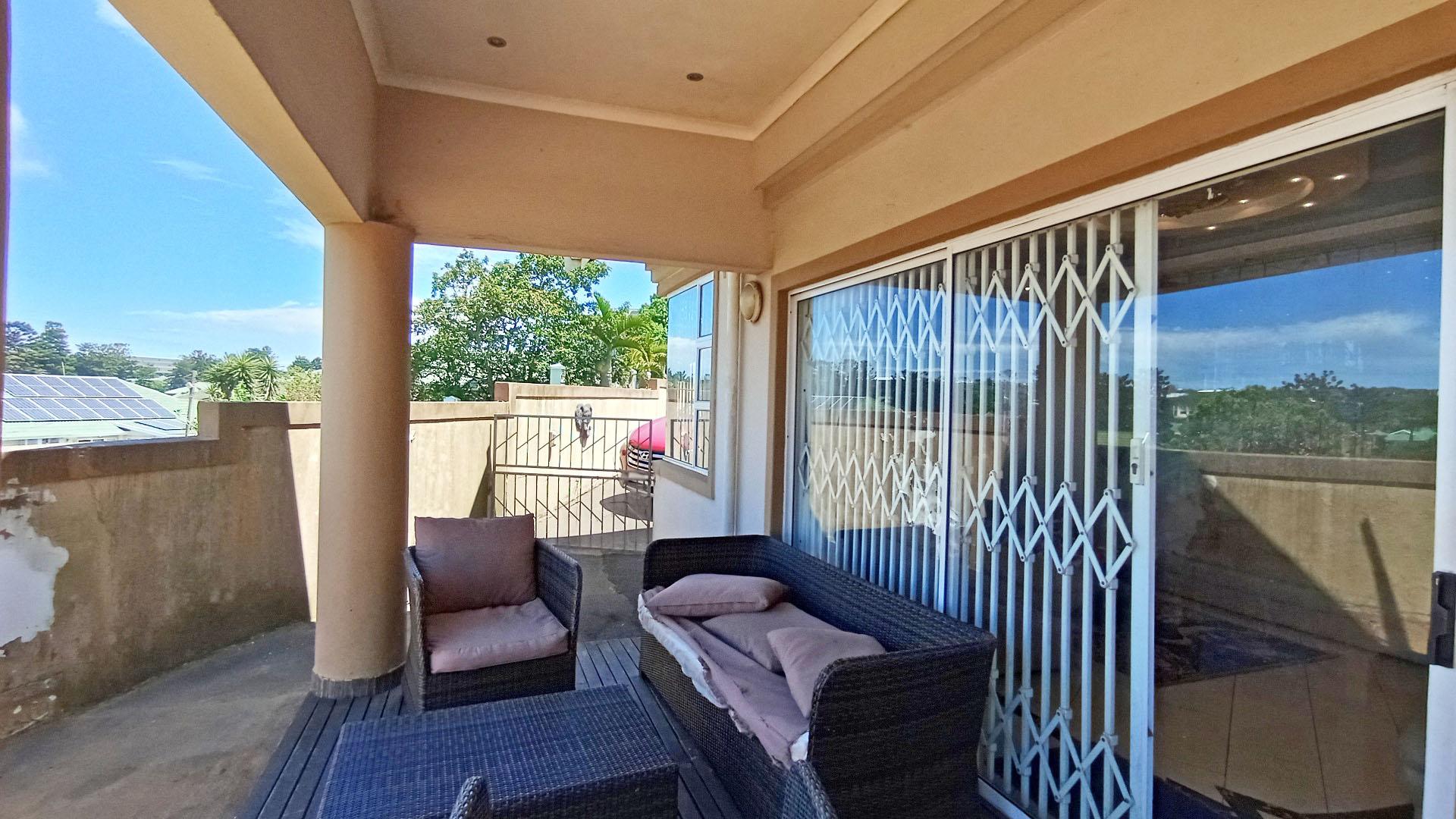 Patio - 59 square meters of property in Umhlanga Rocks