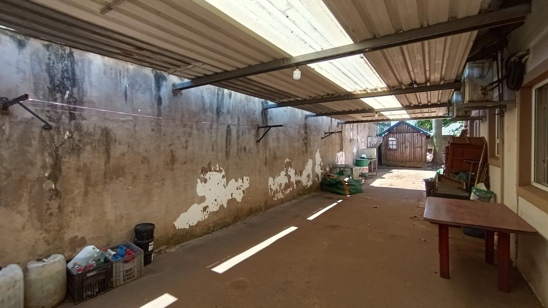 Patio - 59 square meters of property in Umhlanga Rocks