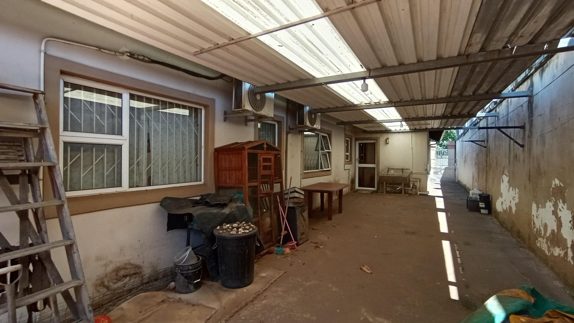 Patio - 59 square meters of property in Umhlanga Rocks