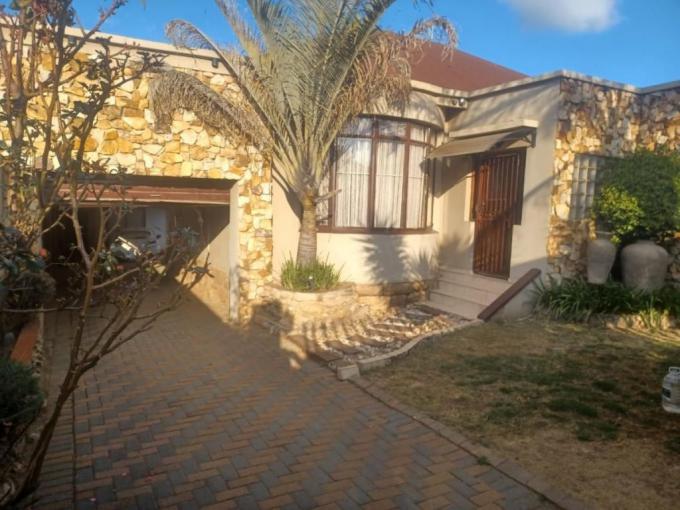 5 Bedroom House for Sale For Sale in Rosettenville - MR690229