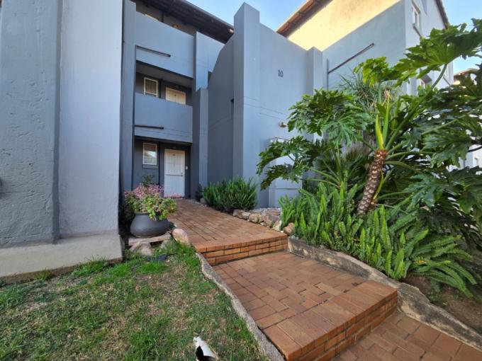 2 Bedroom Apartment for Sale For Sale in Verwoerdpark - MR690316