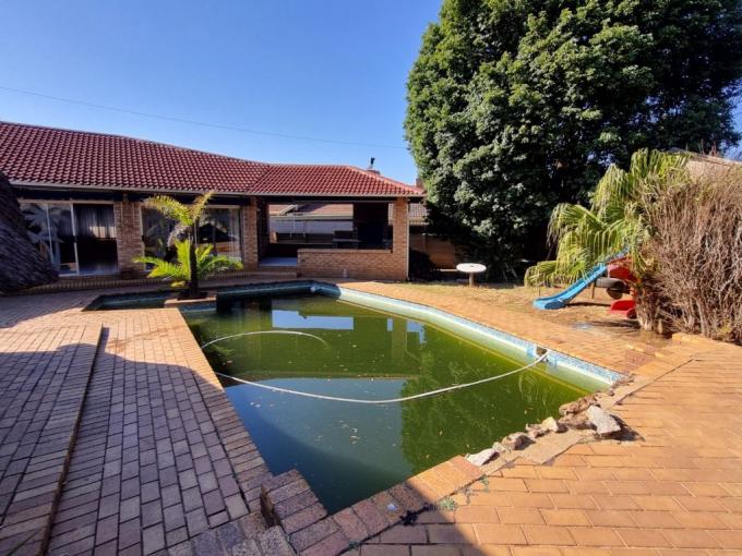6 Bedroom House for Sale For Sale in Brackenhurst - MR690327