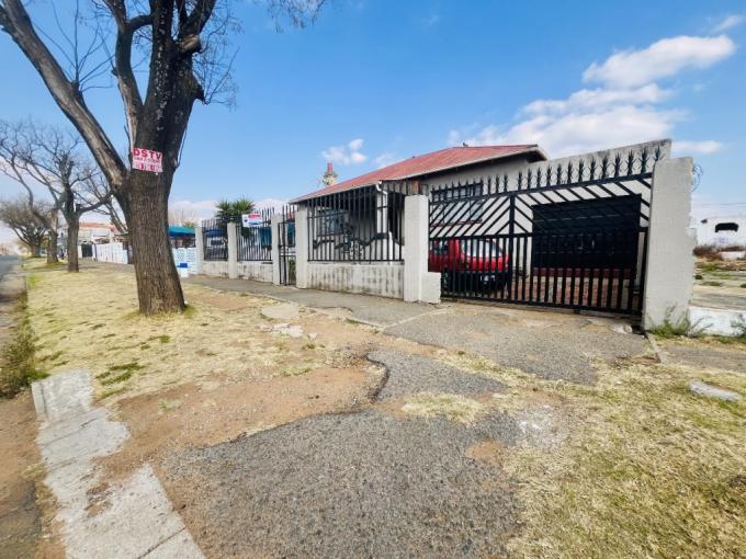 2 Bedroom House for Sale For Sale in Turffontein - MR690331