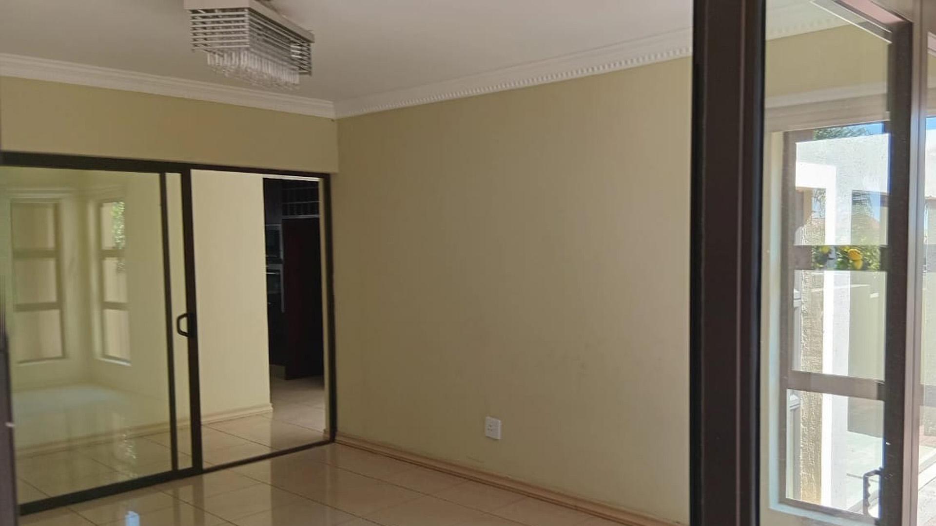 Dining Room of property in Bendor