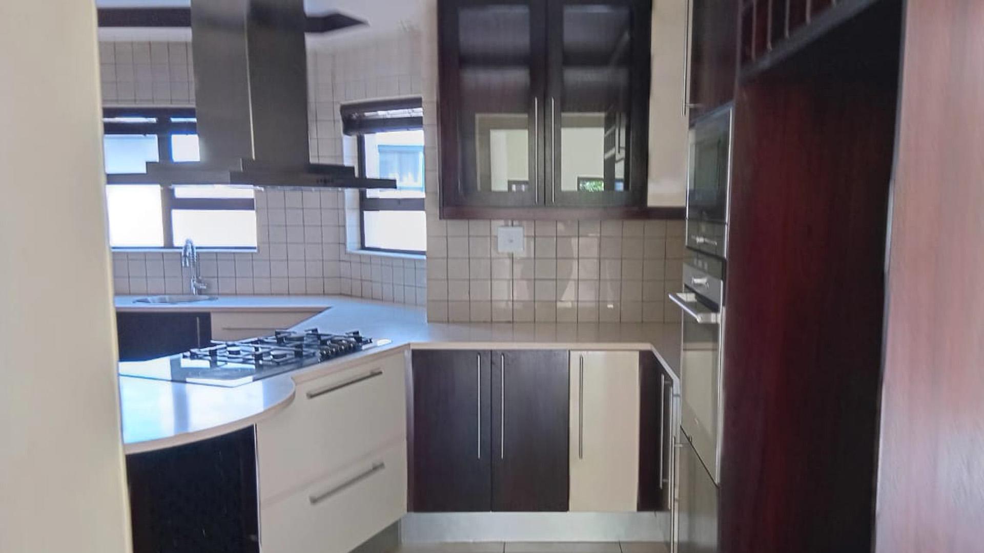 Kitchen of property in Bendor