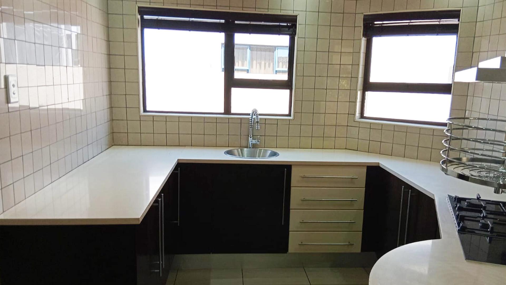 Kitchen of property in Bendor