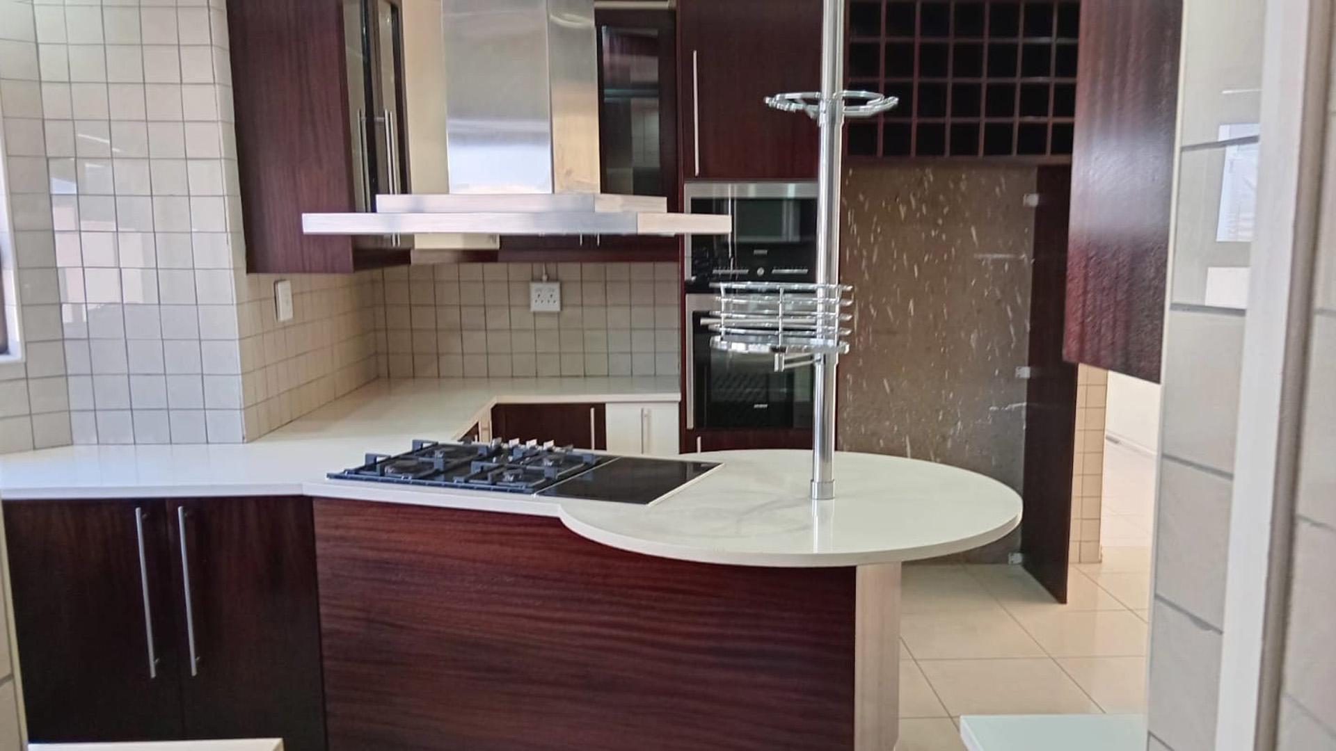 Kitchen of property in Bendor