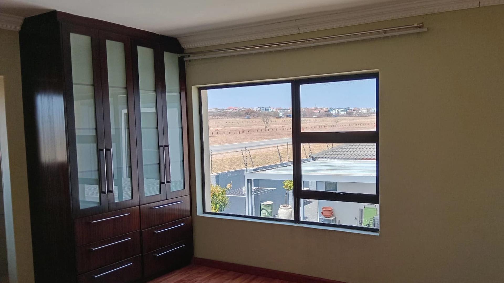 Bed Room 1 of property in Bendor