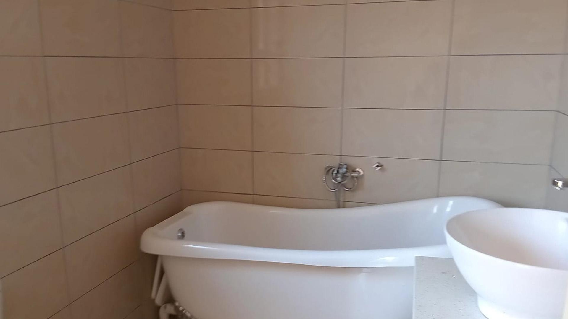 Bathroom 2 of property in Bendor