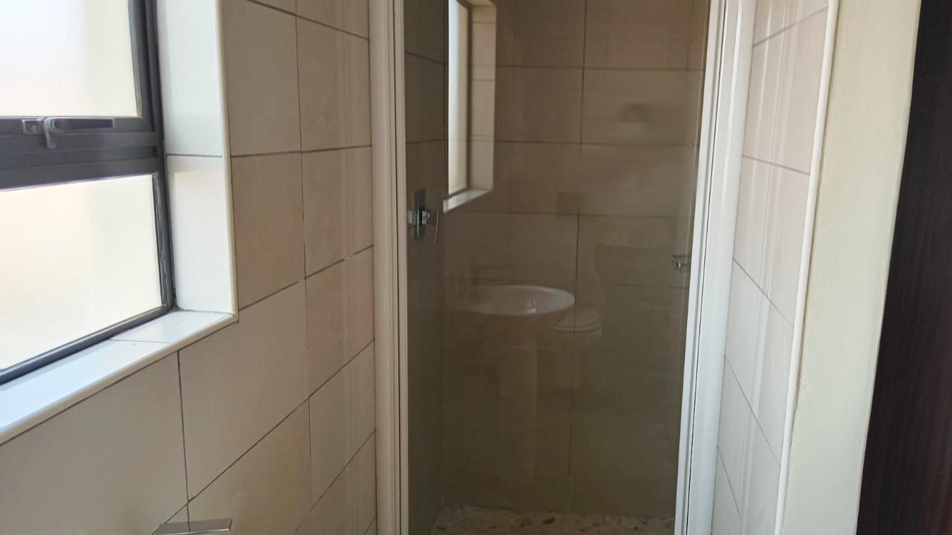 Bathroom 1 of property in Bendor