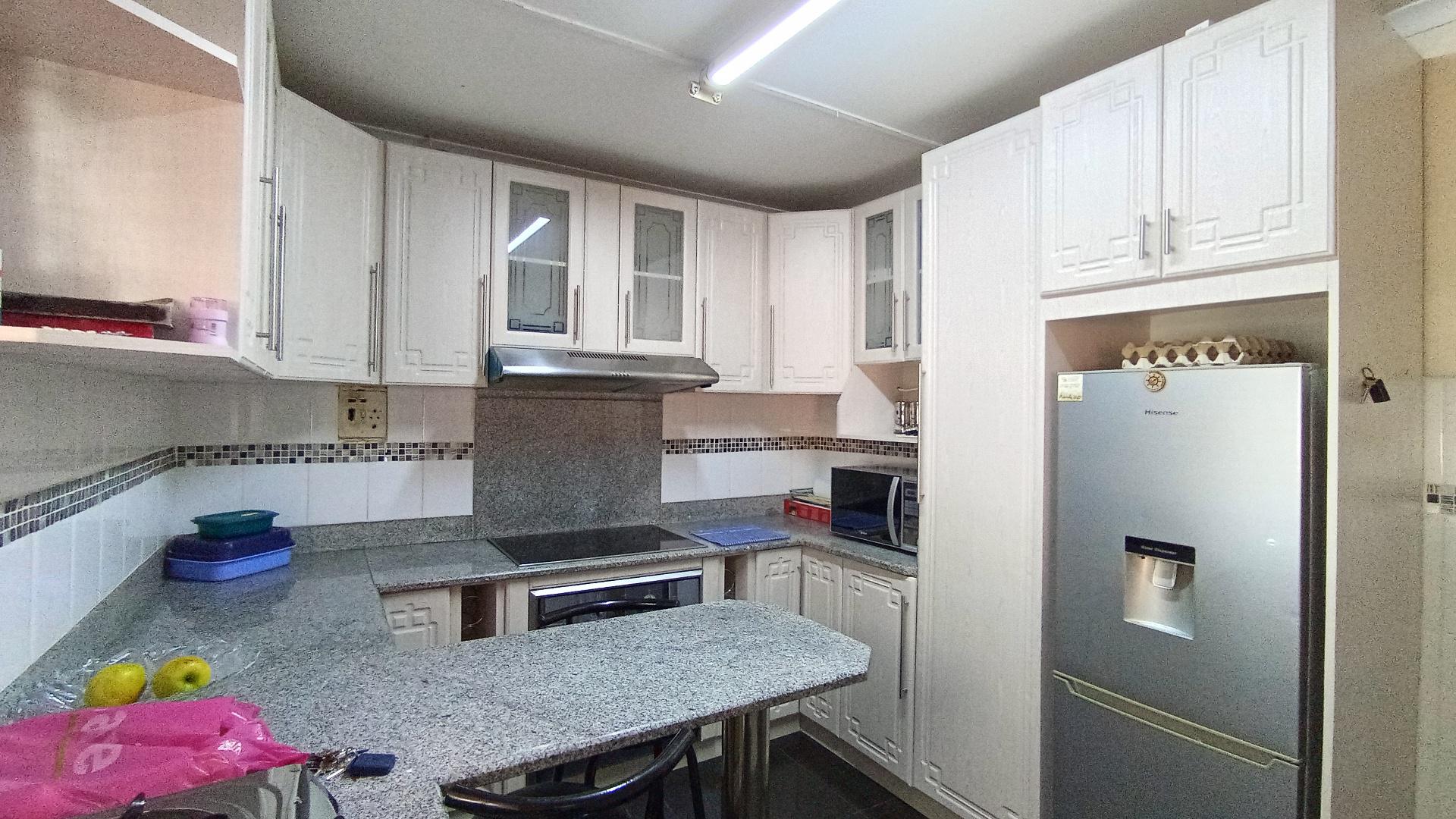 Kitchen - 13 square meters of property in Bombay Heights