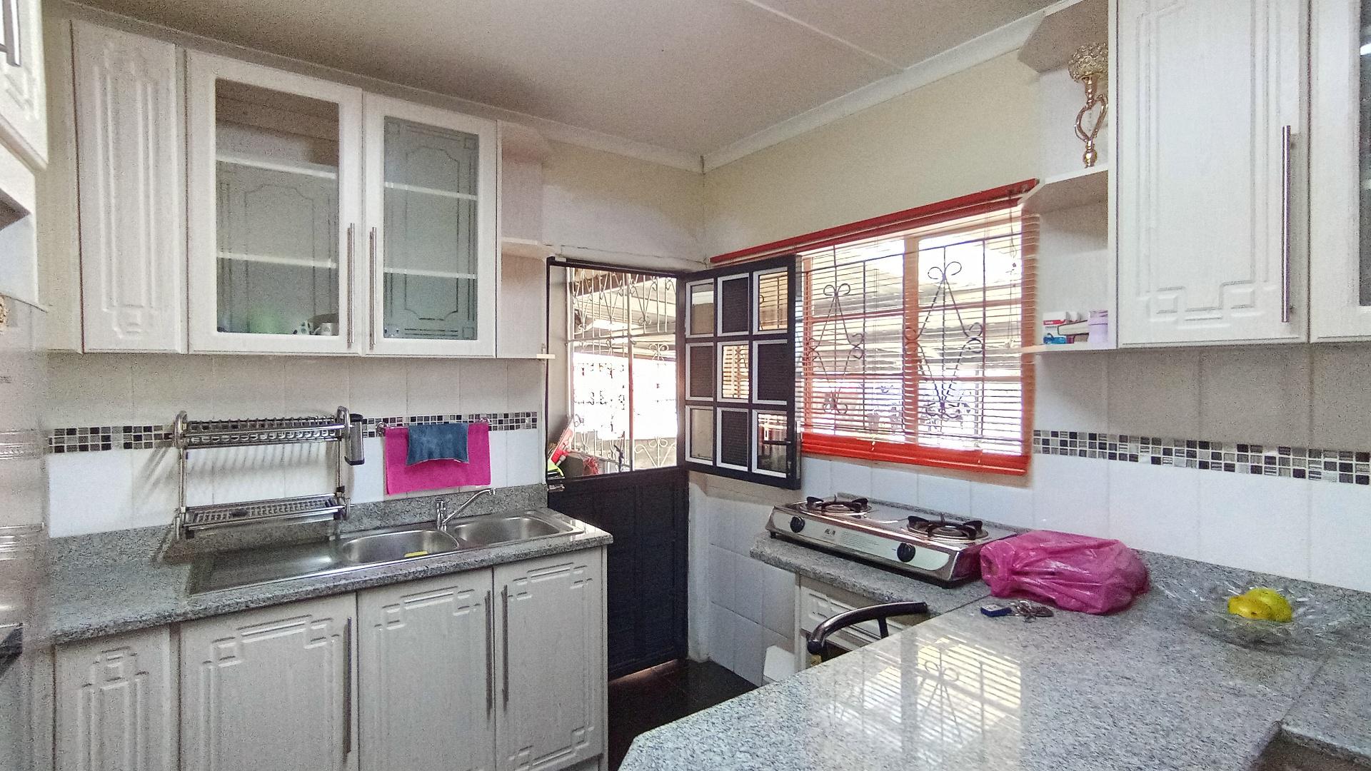 Kitchen - 13 square meters of property in Bombay Heights