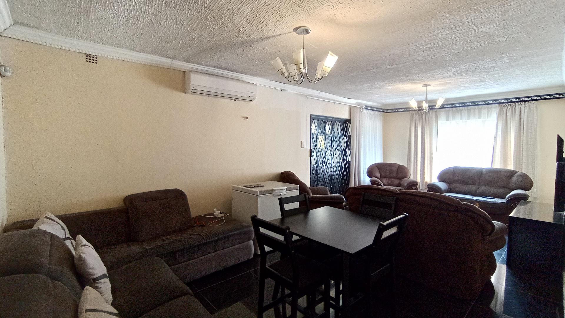 Dining Room - 16 square meters of property in Bombay Heights