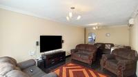 Lounges - 18 square meters of property in Bombay Heights