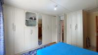 Main Bedroom - 20 square meters of property in Bombay Heights