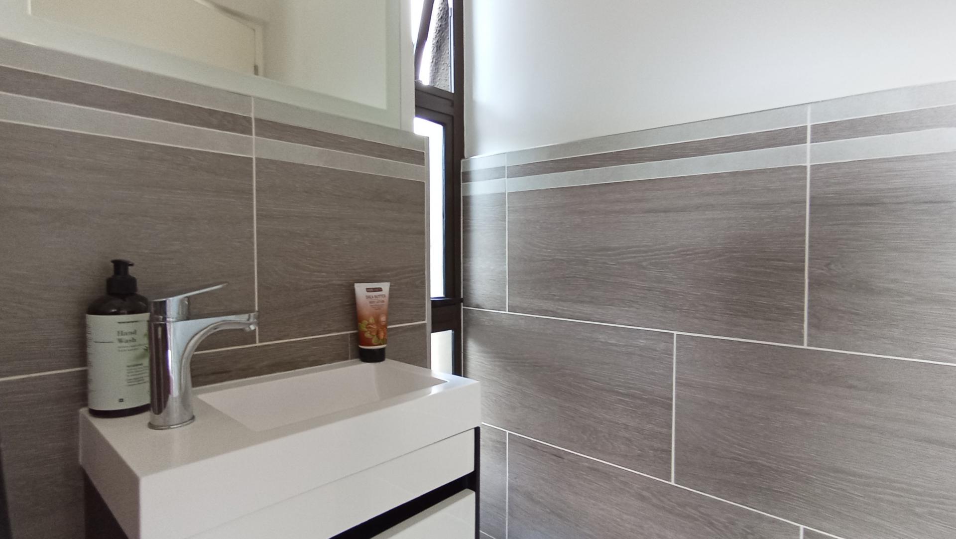 Guest Toilet - 3 square meters of property in Ferndale - JHB