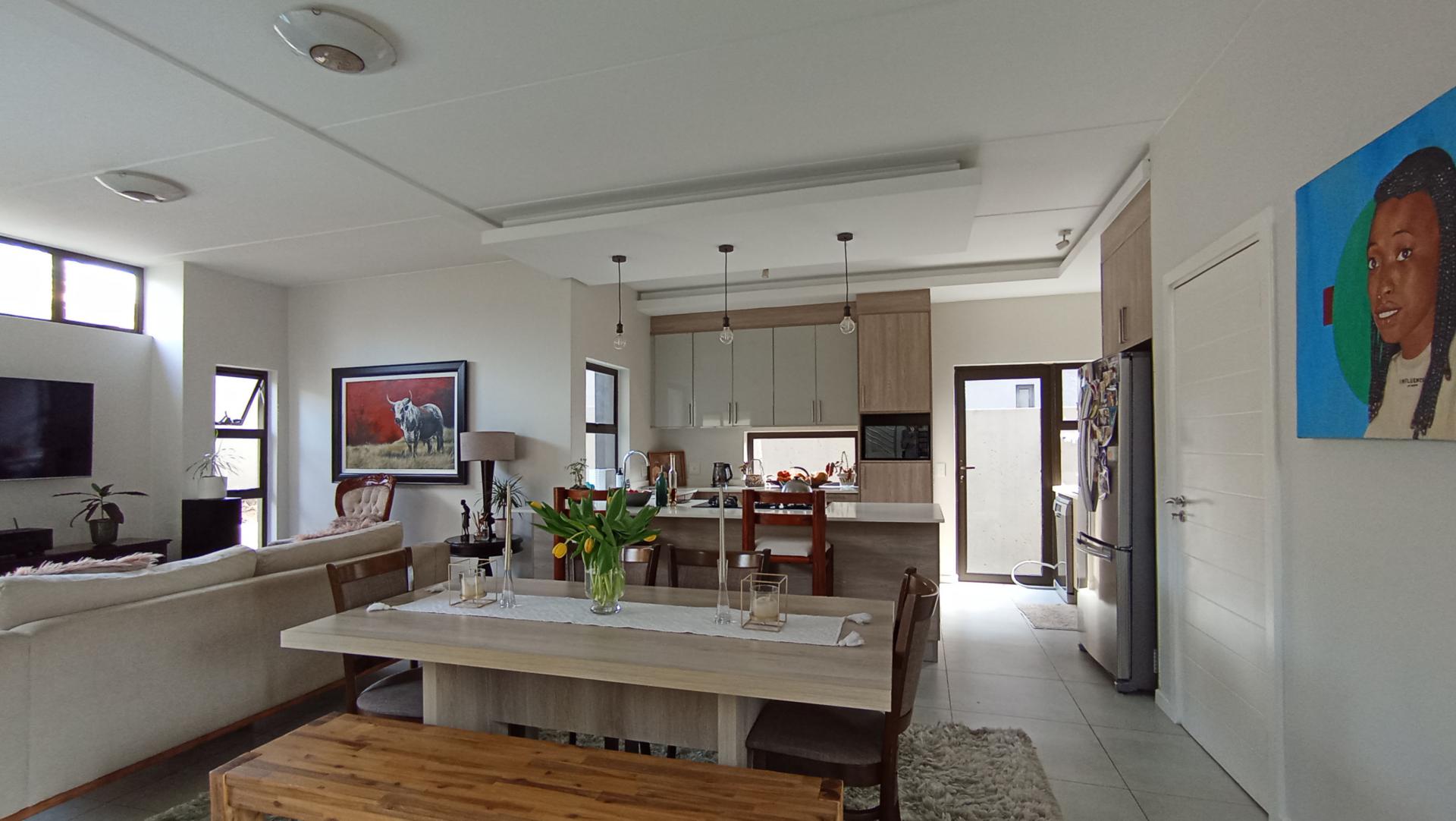 Dining Room - 13 square meters of property in Ferndale - JHB