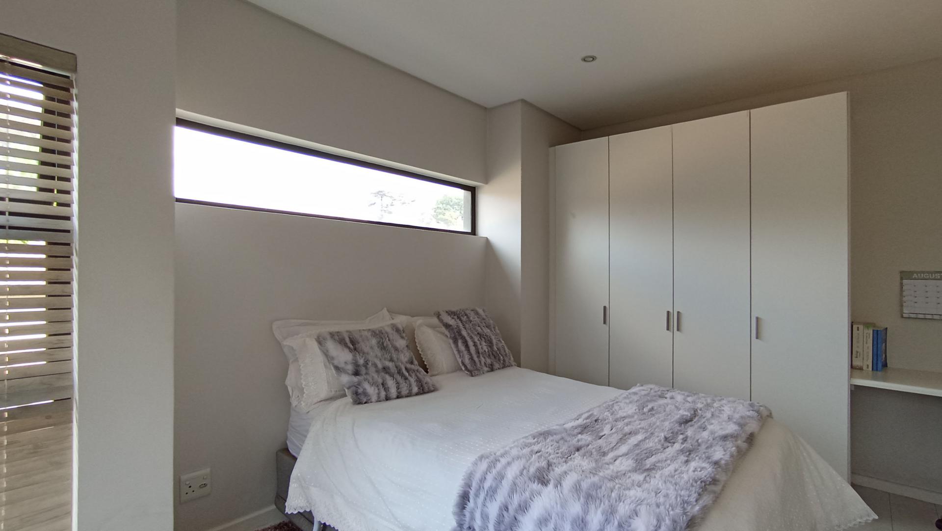 Bed Room 1 - 14 square meters of property in Ferndale - JHB