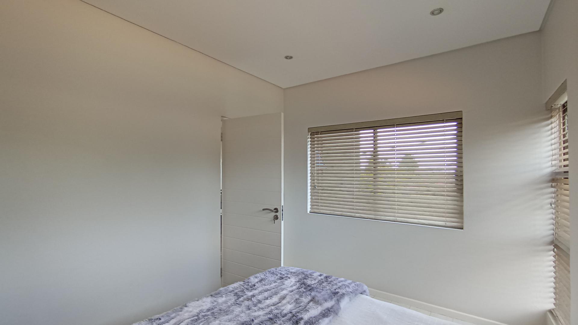 Bed Room 1 - 14 square meters of property in Ferndale - JHB