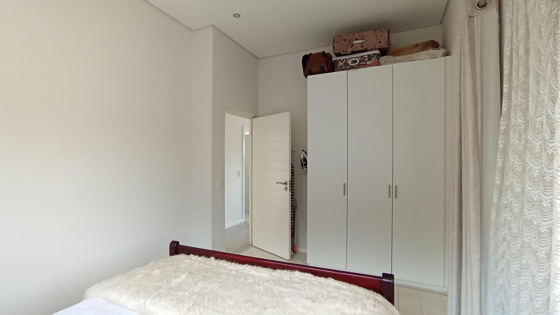 Bed Room 2 - 13 square meters of property in Ferndale - JHB