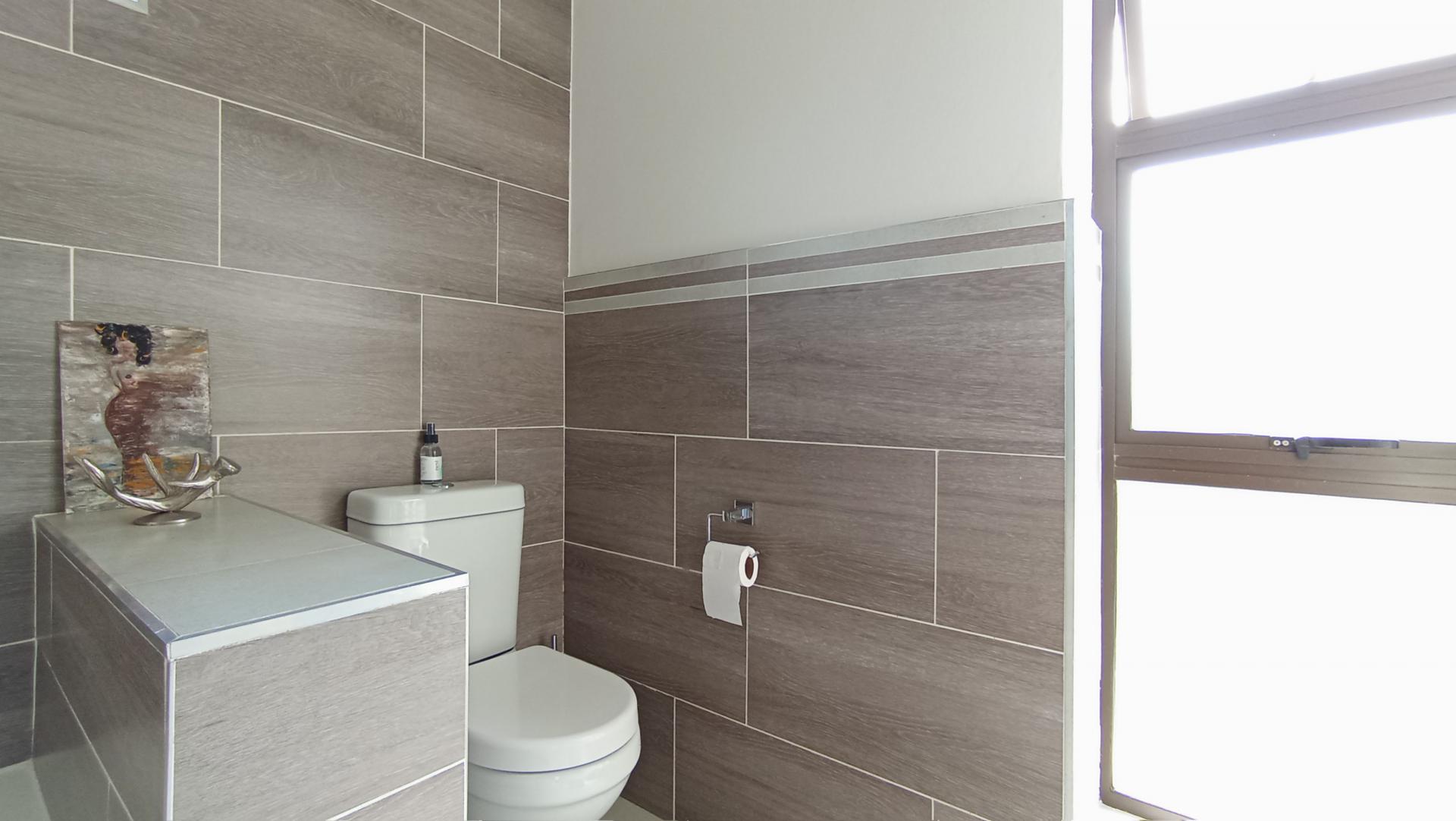 Main Bathroom - 8 square meters of property in Ferndale - JHB