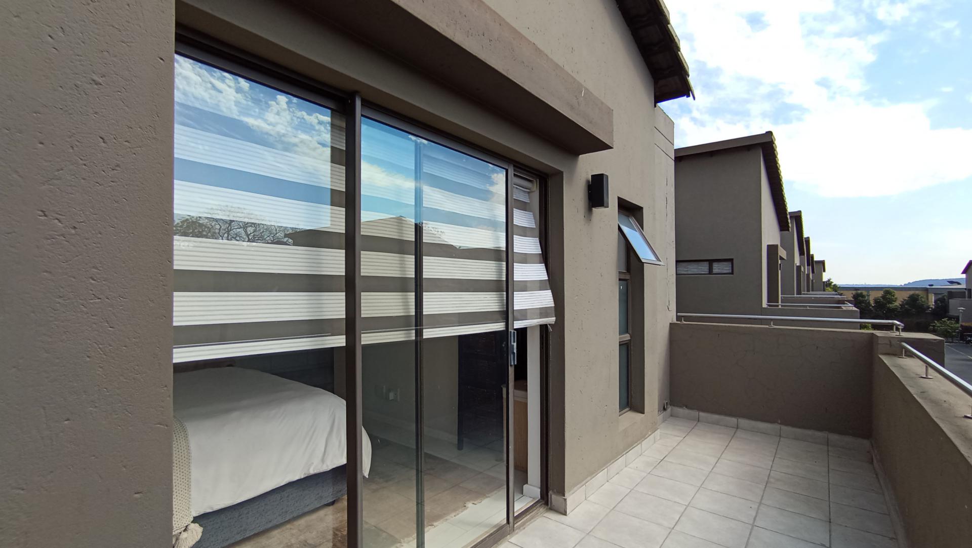 Balcony - 9 square meters of property in Ferndale - JHB