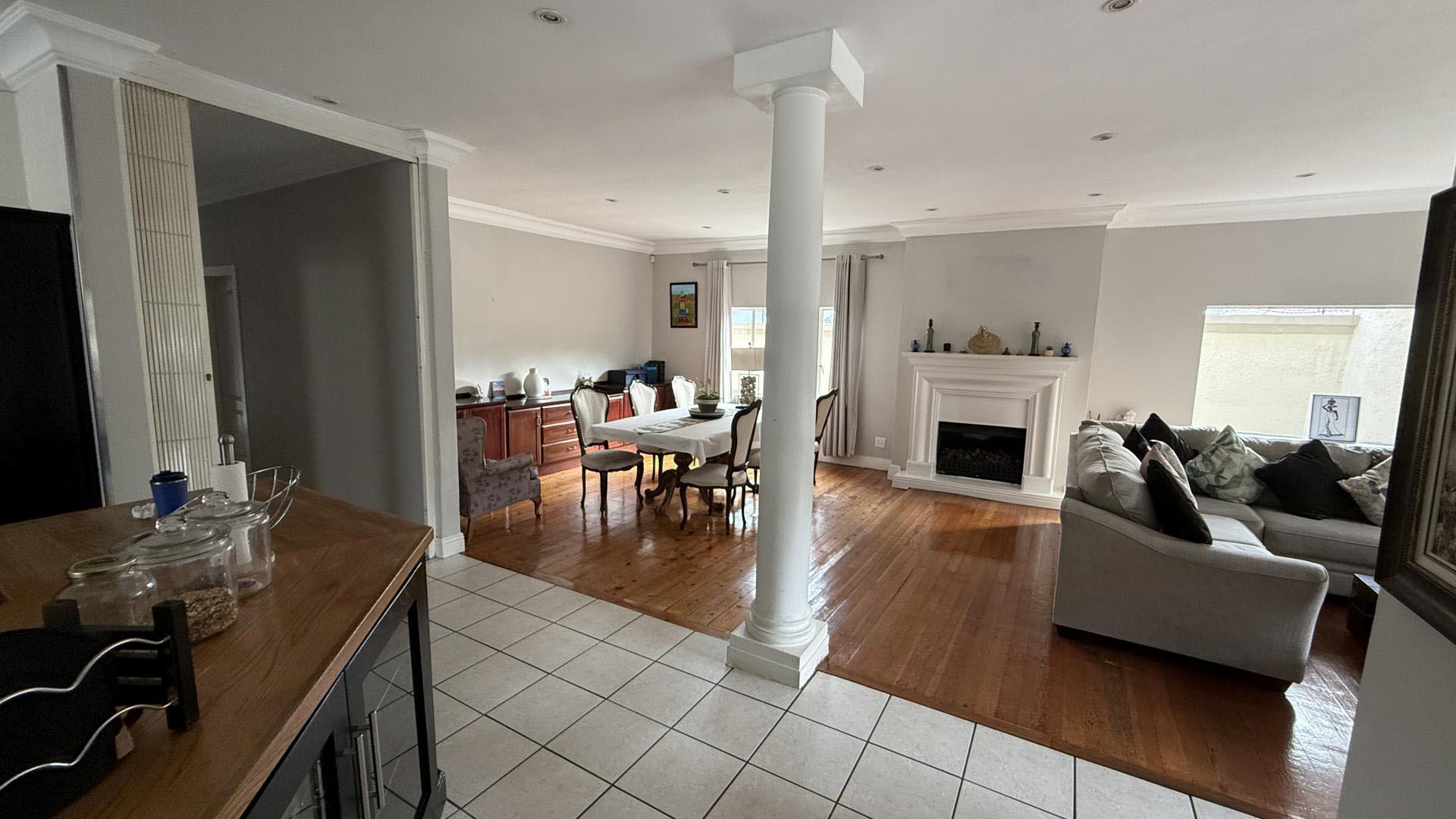 Lounges of property in Parktown North