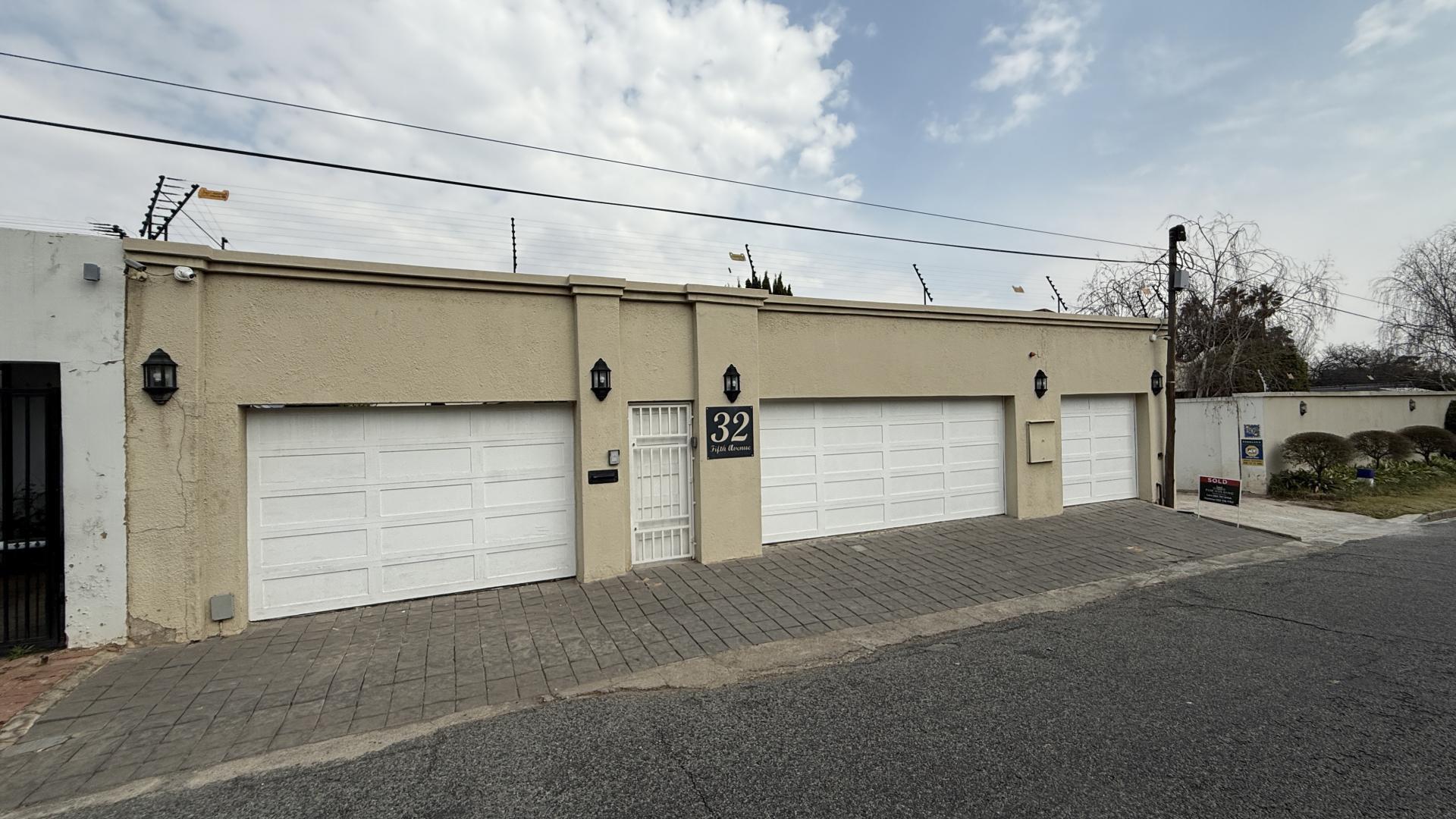 Front View of property in Parktown North