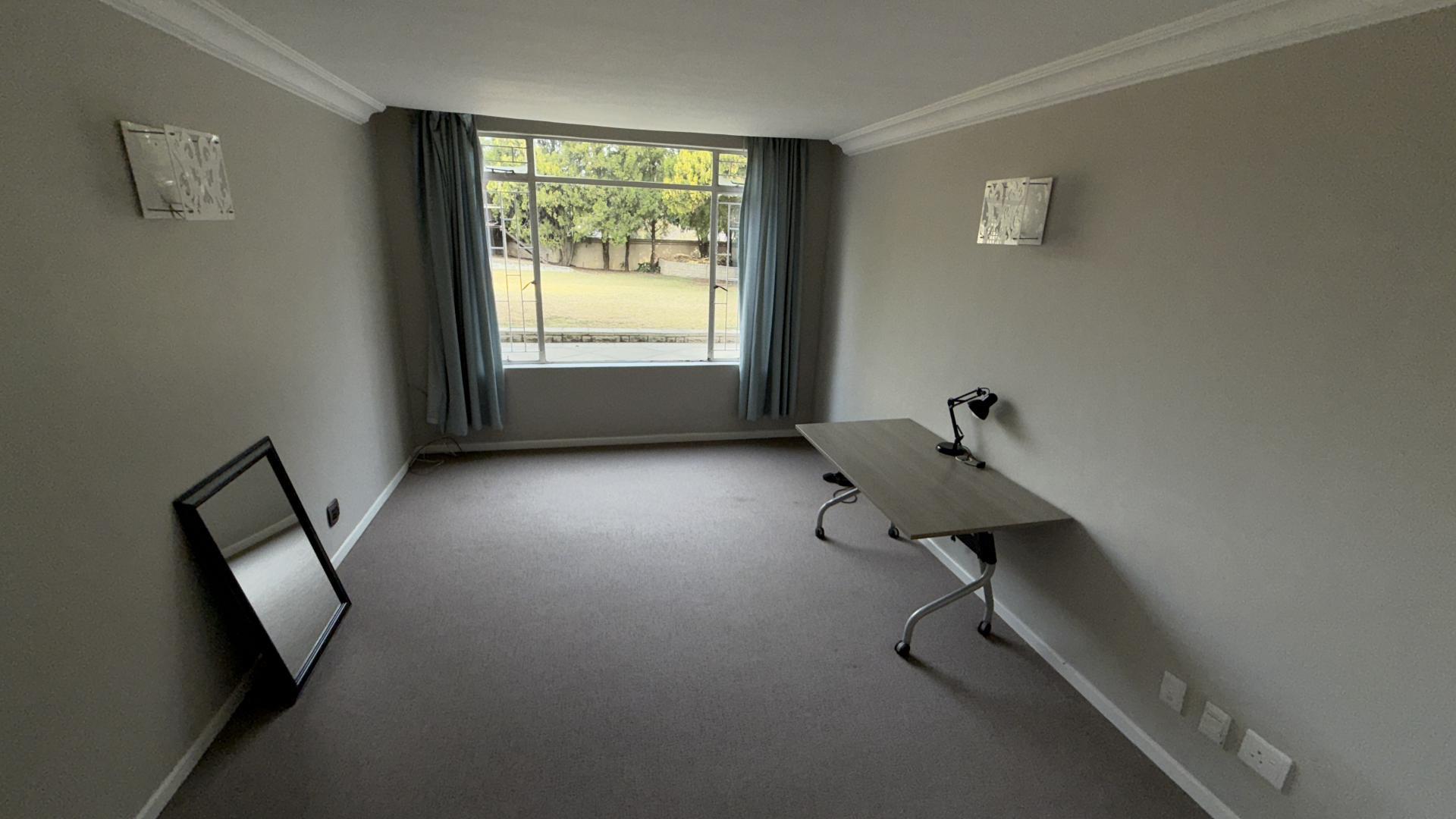 Bed Room 2 of property in Parktown North