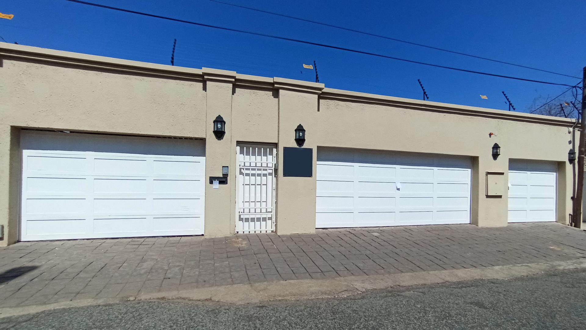Front View of property in Parktown North