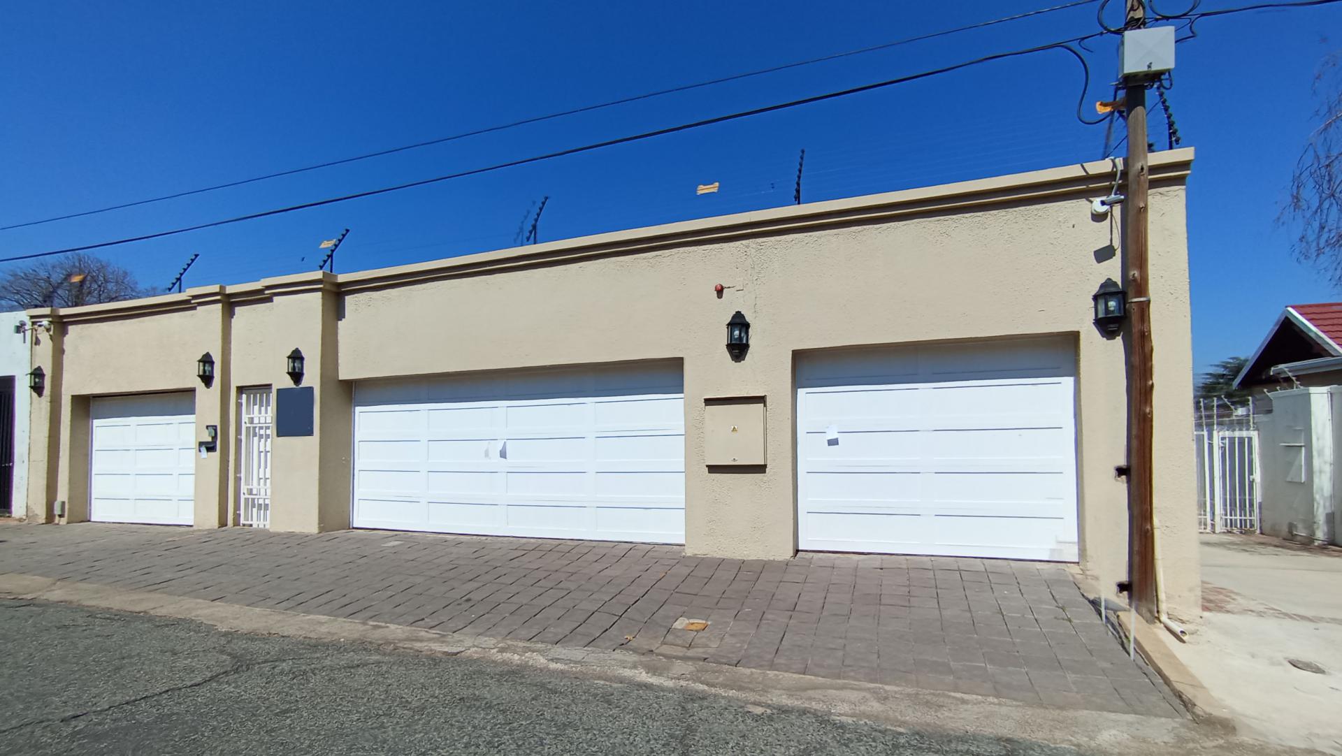 Front View of property in Parktown North