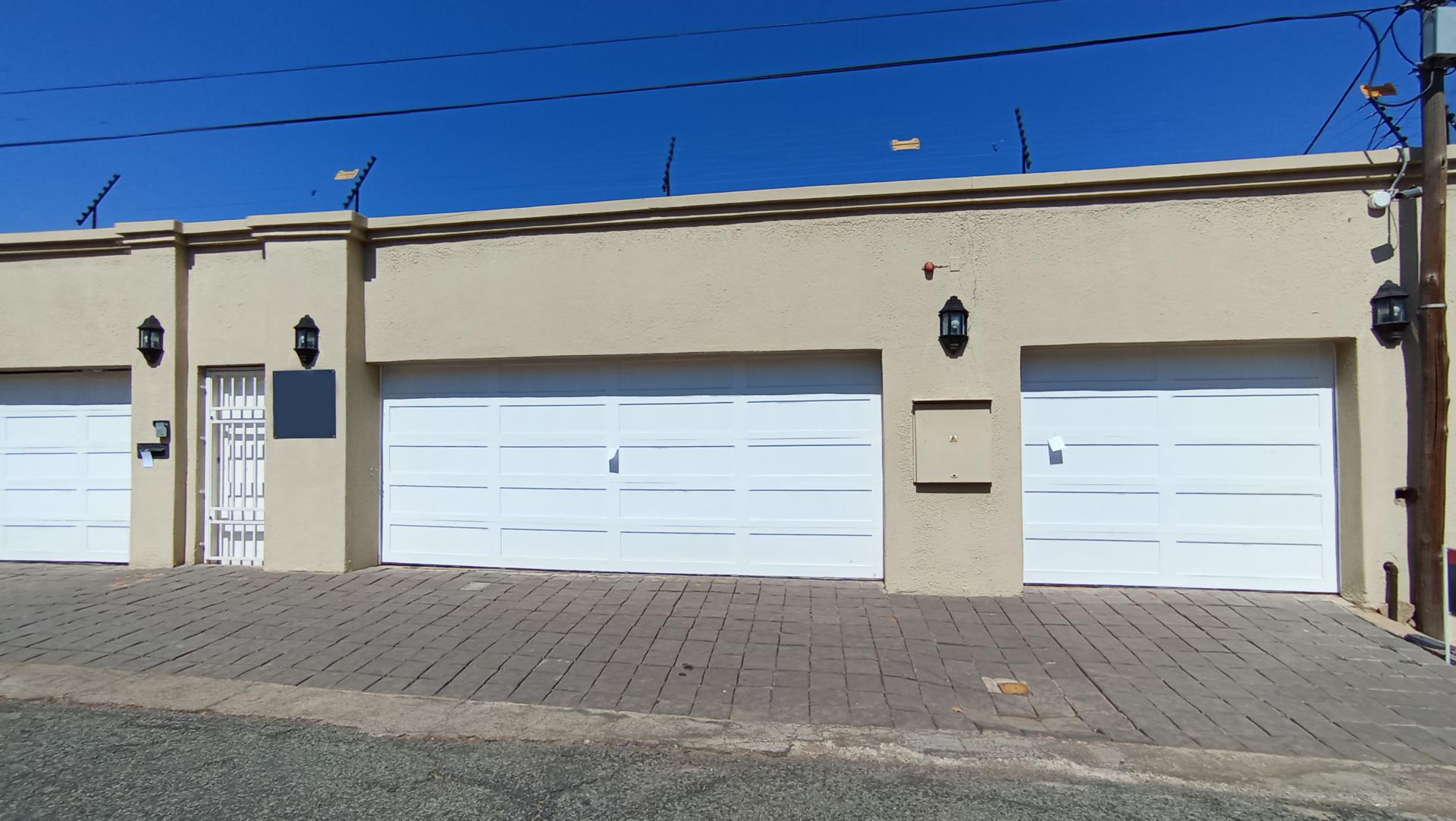 Front View of property in Parktown North