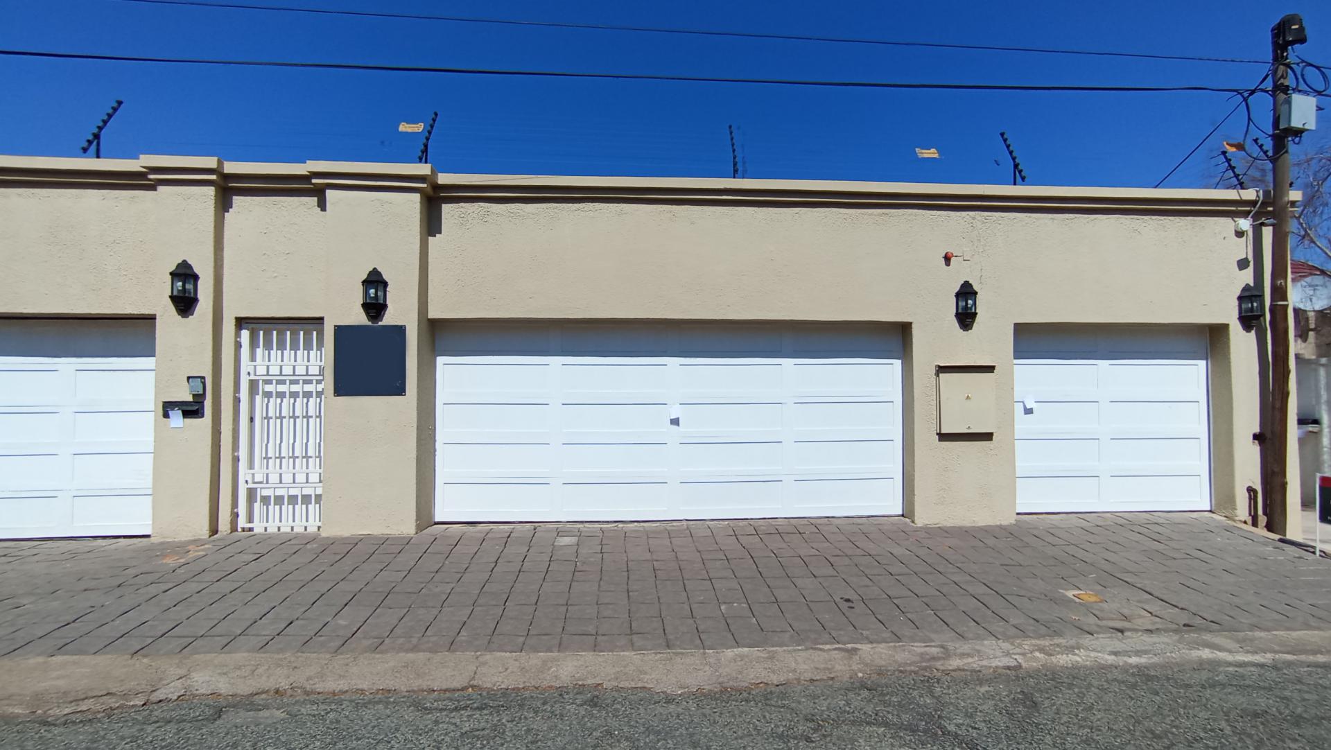Front View of property in Parktown North