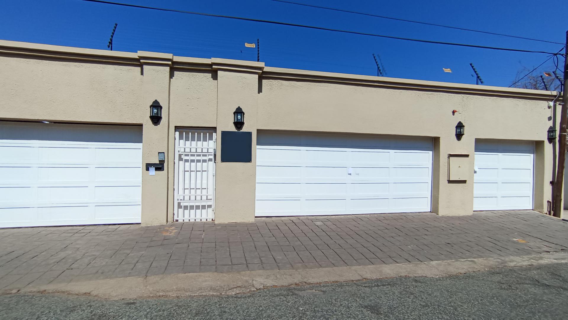 Front View of property in Parktown North