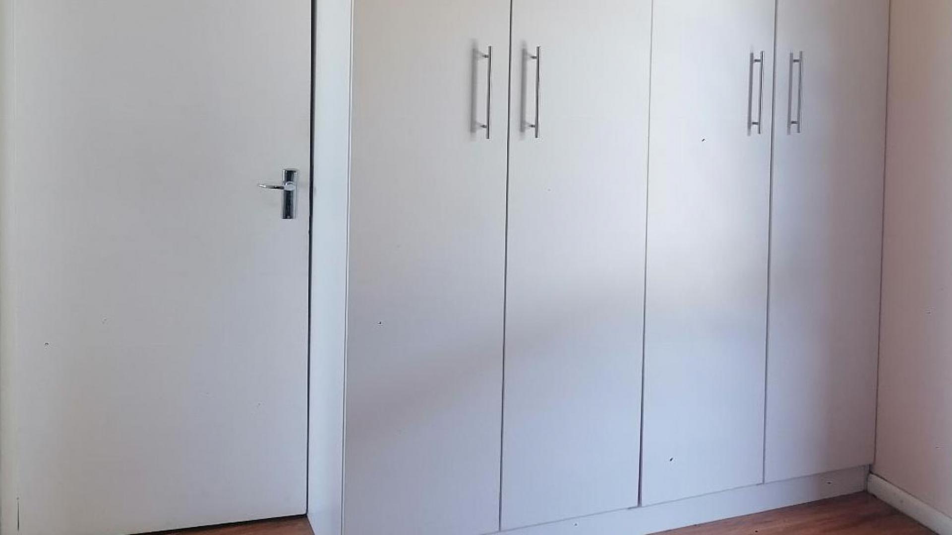 Bed Room 1 of property in Weltevreden Valley