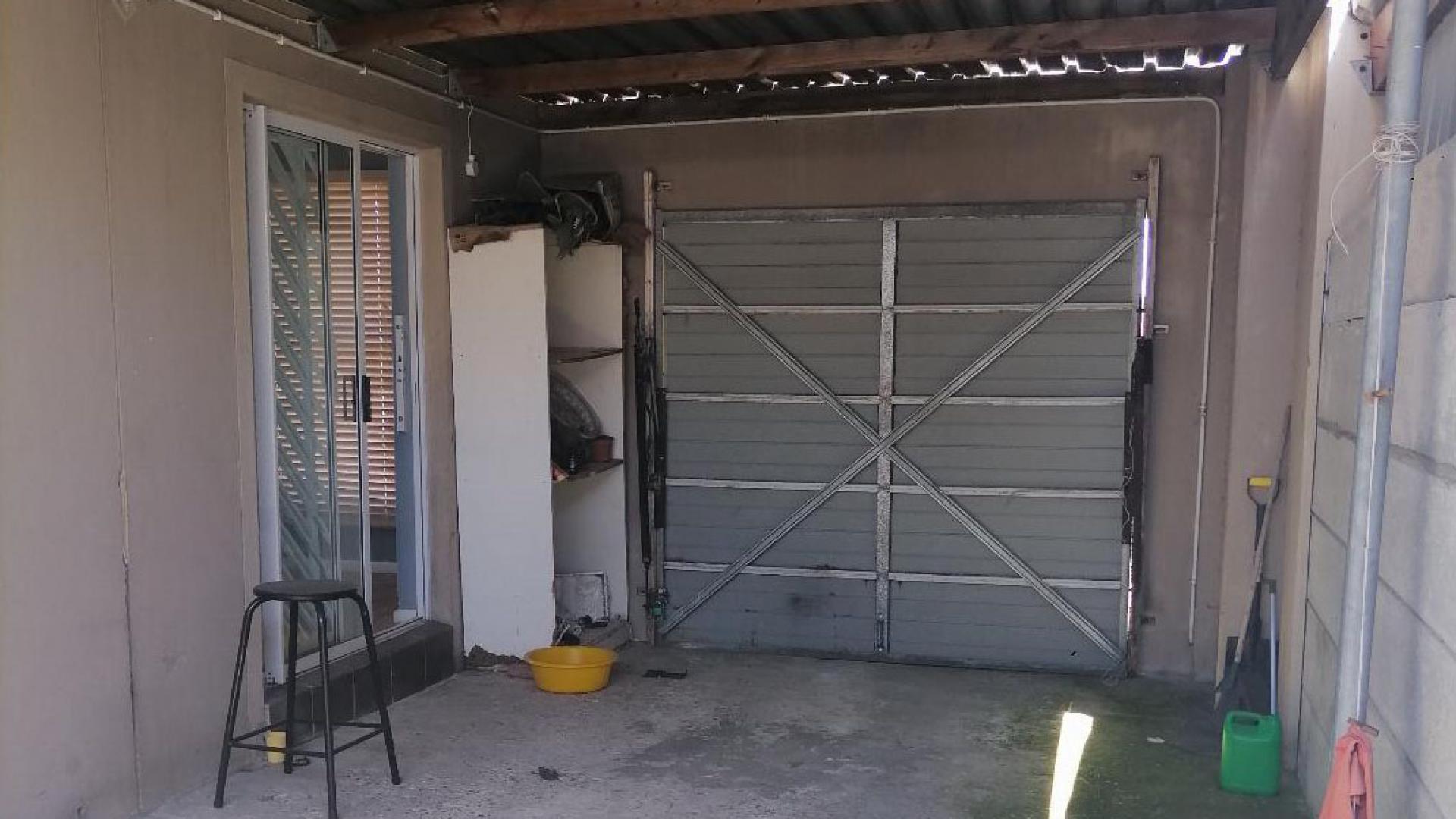 Garage of property in Weltevreden Valley