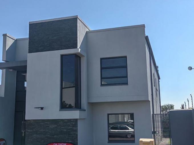 4 Bedroom Apartment for Sale For Sale in Ormonde - MR690404