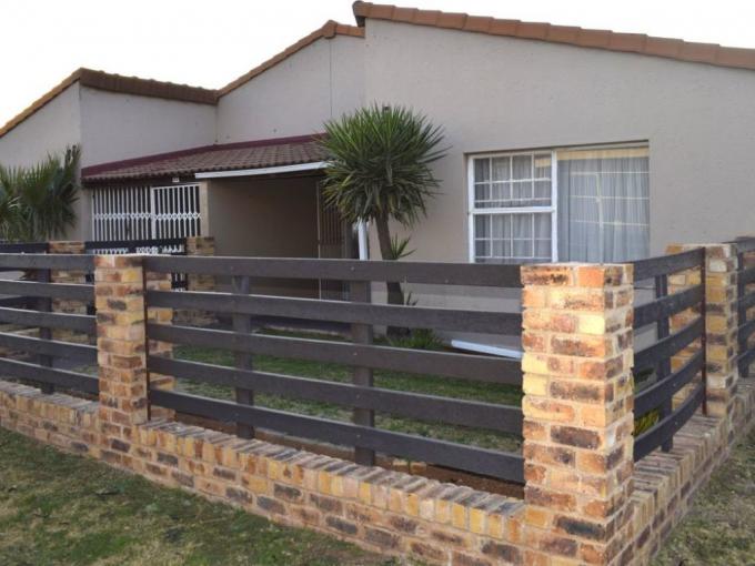 2 Bedroom Sectional Title for Sale For Sale in Elspark - MR690432