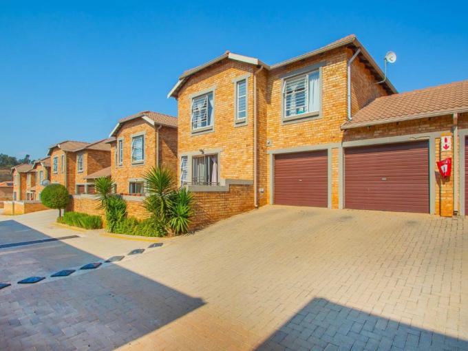 3 Bedroom Simplex for Sale For Sale in Wilgeheuwel  - MR690474