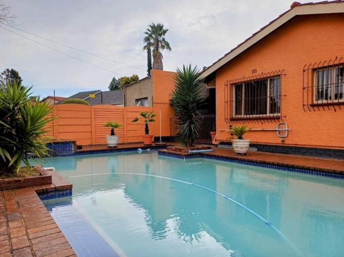 4 Bedroom House for Sale For Sale in Verwoerdpark - MR690488