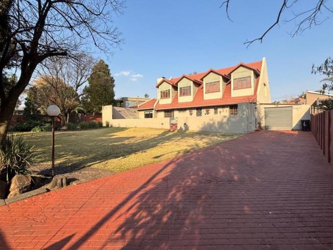 4 Bedroom House for Sale For Sale in Brackendowns - MR690494