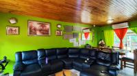 Lounges - 23 square meters of property in Bredell AH