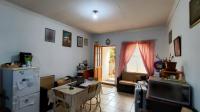 Lounges - 23 square meters of property in Bredell AH