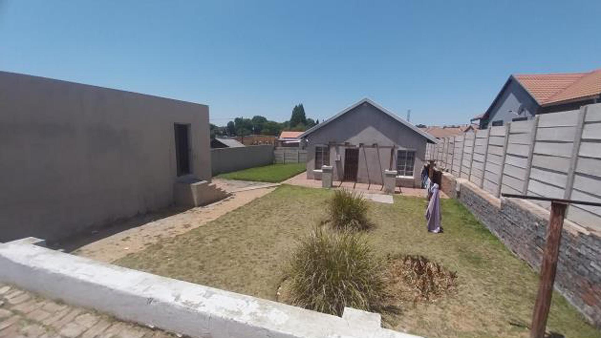 Front View of property in Ermelo