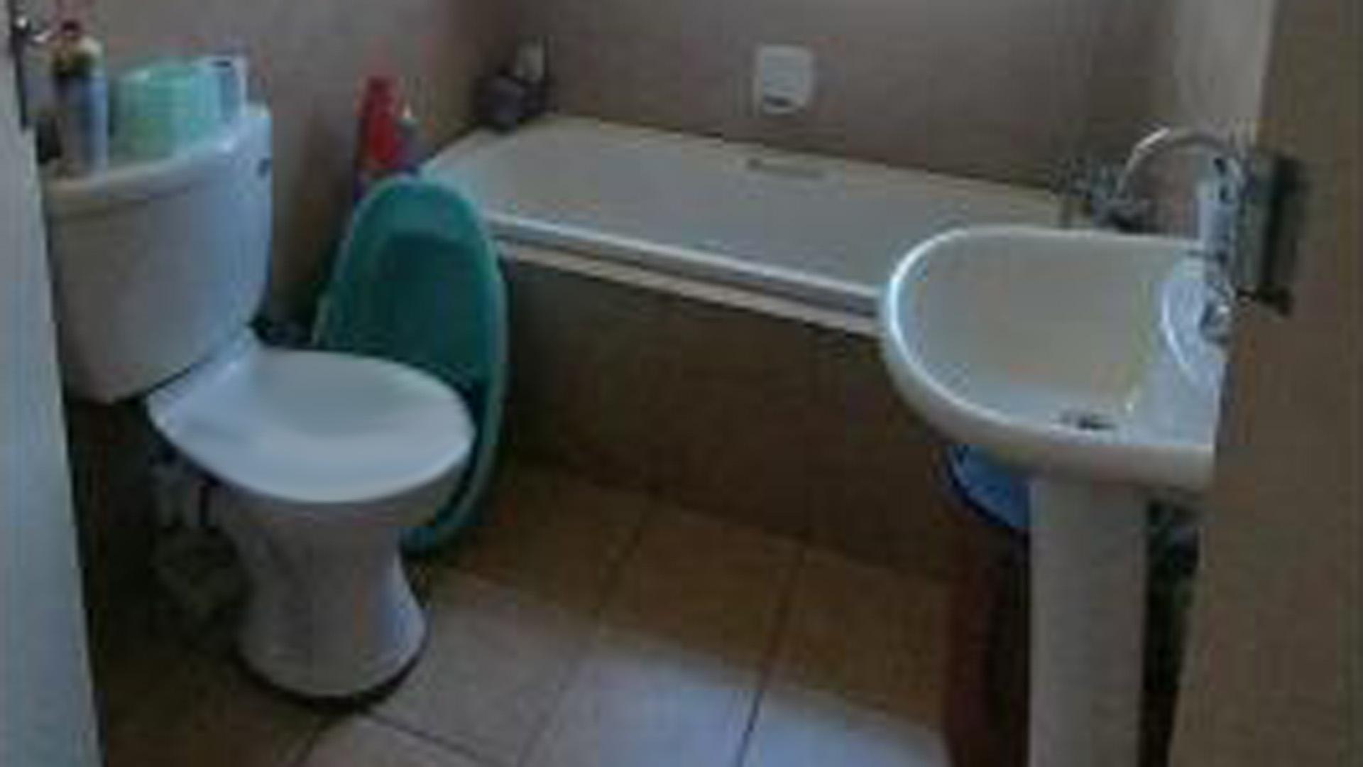 Bathroom 1 of property in Ermelo