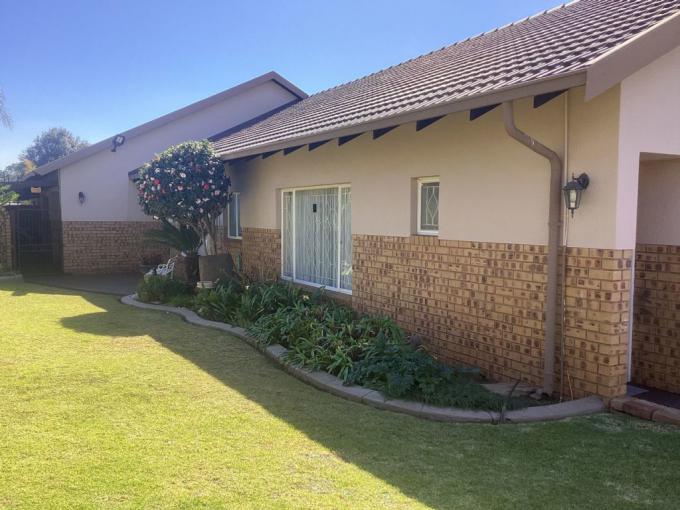 4 Bedroom Simplex for Sale For Sale in Reyno Ridge - MR690561